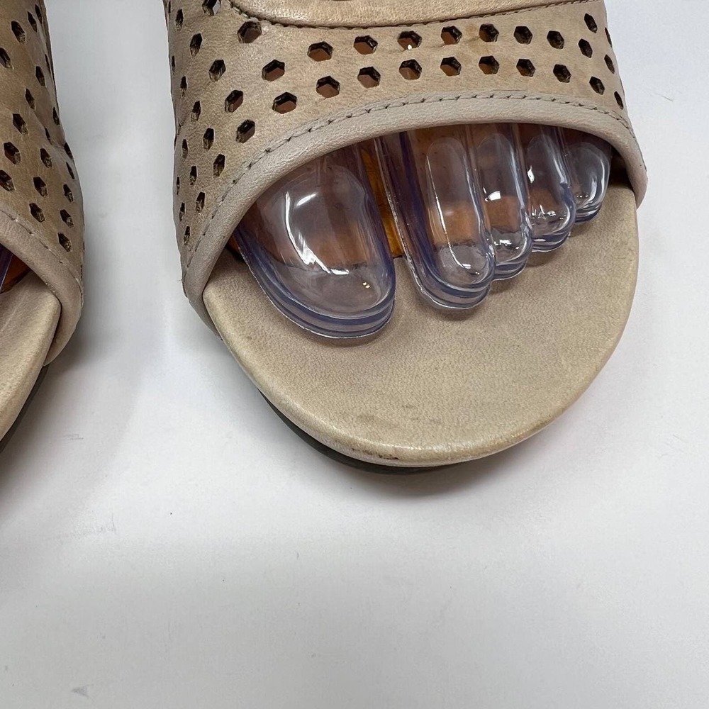Tsubo Women's Cassius Cut Out Heels Size 6.5 Nude Color - Picture 4 of 16